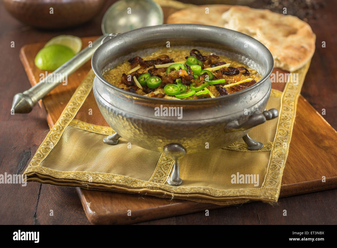 Haleem. Lenticchia, carne e orzo piatto. Medio Oriente e India cibo Foto Stock