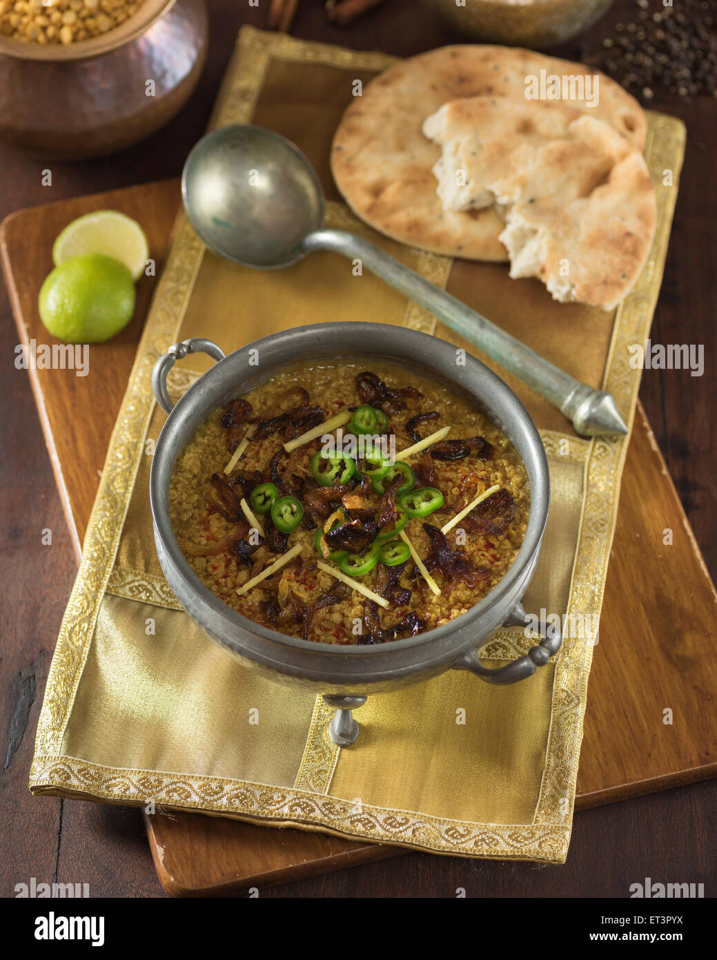 Haleem. Lenticchia, carne e orzo piatto. Medio Oriente e India cibo Foto Stock