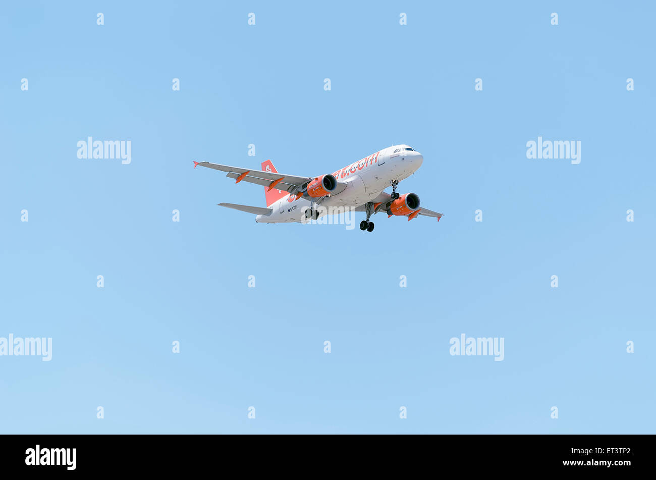 -Aeromobili Airbus A319-111-, di -EasyJet- compagnia aerea, atterraggio su Madrid-Barajas : Adolfo SUAREZ- aeroporto. Foto Stock