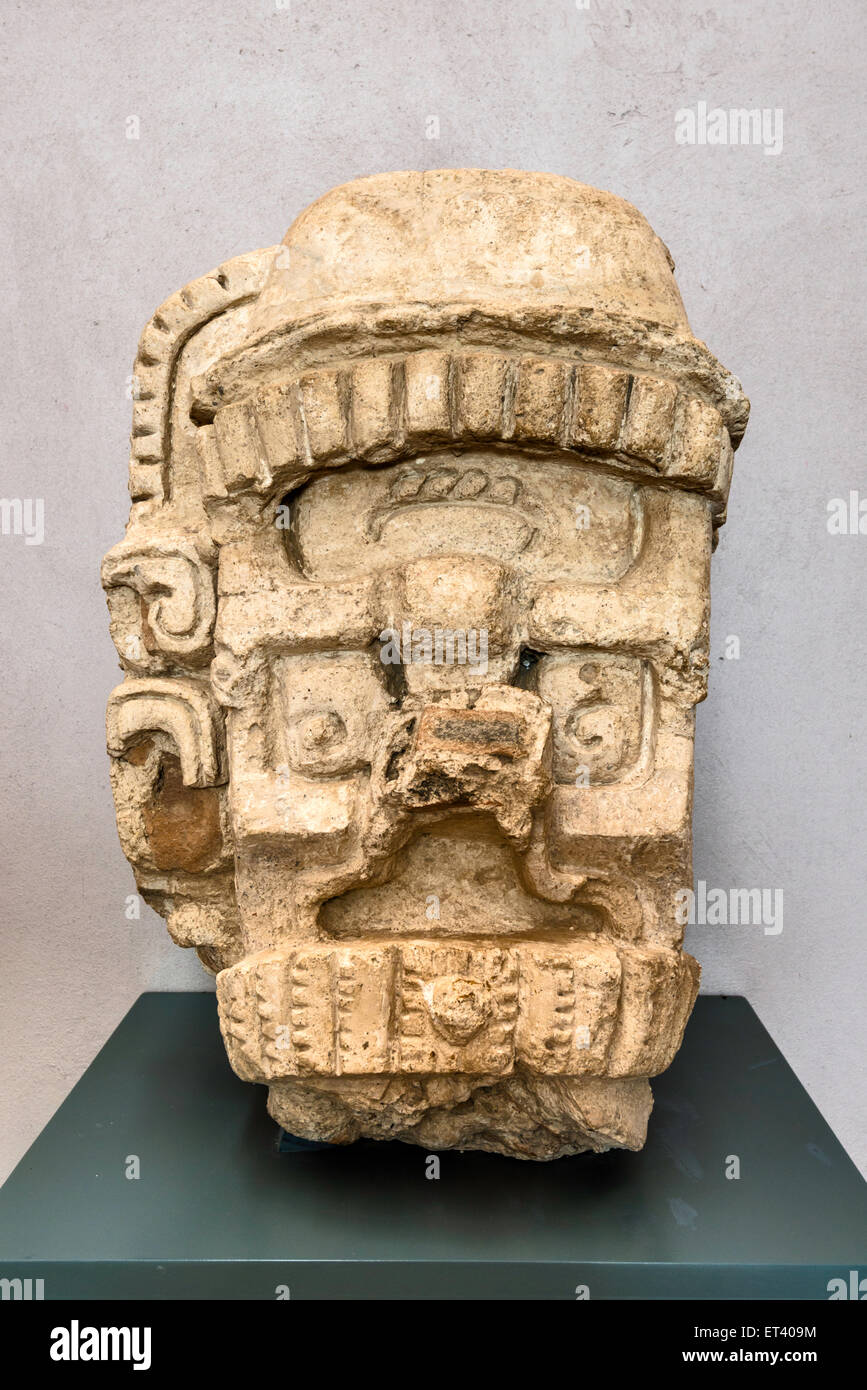Testa di stucco di Kinich Ahau, chief Maya divinità solare, museo ...