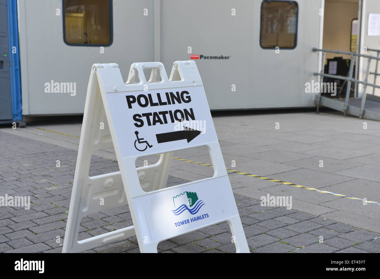 Stazione di polling a East India stazione DLR Tower Hamlets London mayoral elezioni 2015 Foto Stock