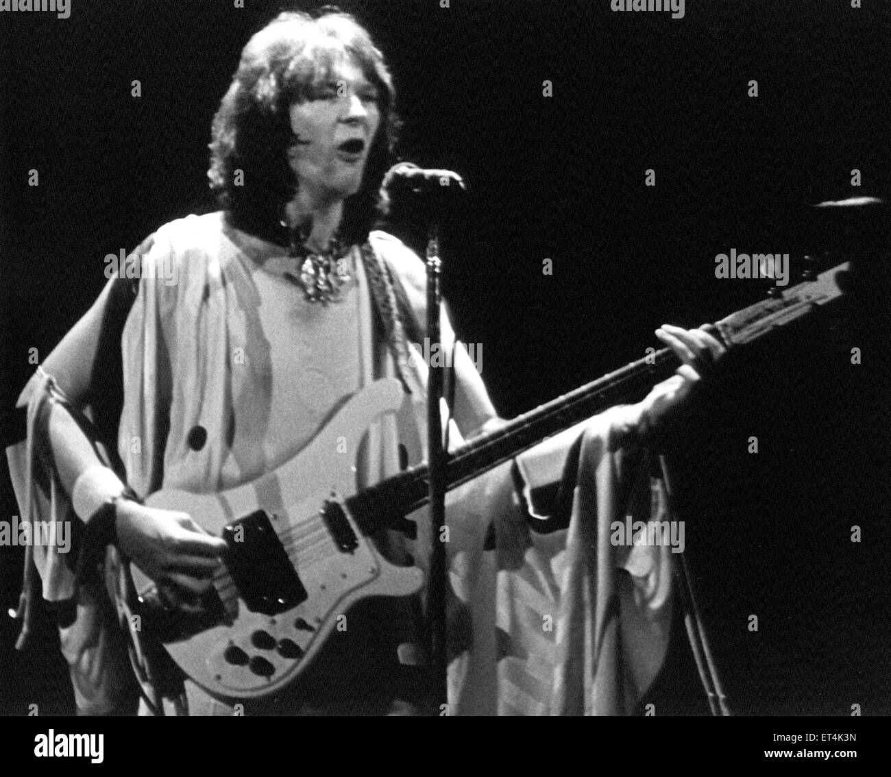 Chris Squire del classico-progressive rock band sì in concerto al Miami Jai-Alai frontone in novembre, 1974. Foto Stock