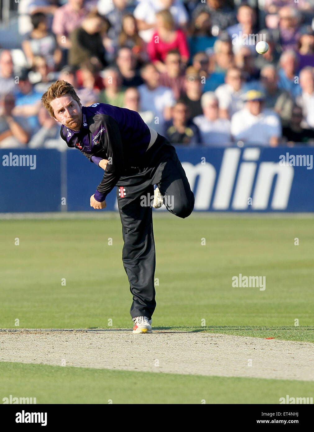 Chelmsford, Regno Unito. 11 Giugno, 2015. Tom Smith in azione di bowling per Gloucester. Natwest T20 Blast. Essex aquile versus Gloucestershire CCC. Credito: Azione Sport Plus/Alamy Live News Foto Stock