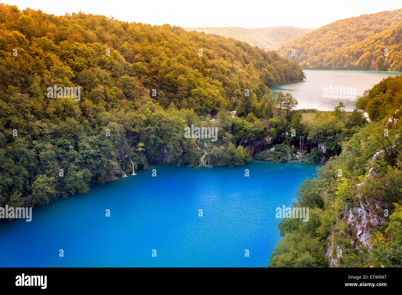 Cascate e il lago del Parco Nazionale dei Laghi di Plitvice, Croazia Foto Stock