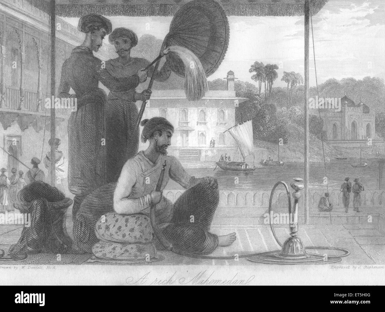 Uomo musulmano che fuma hookah, uomini indiani che lo abbracciano, India, Asia, asiatico, indiano, incisione in acciaio del 1800 d'epoca Foto Stock