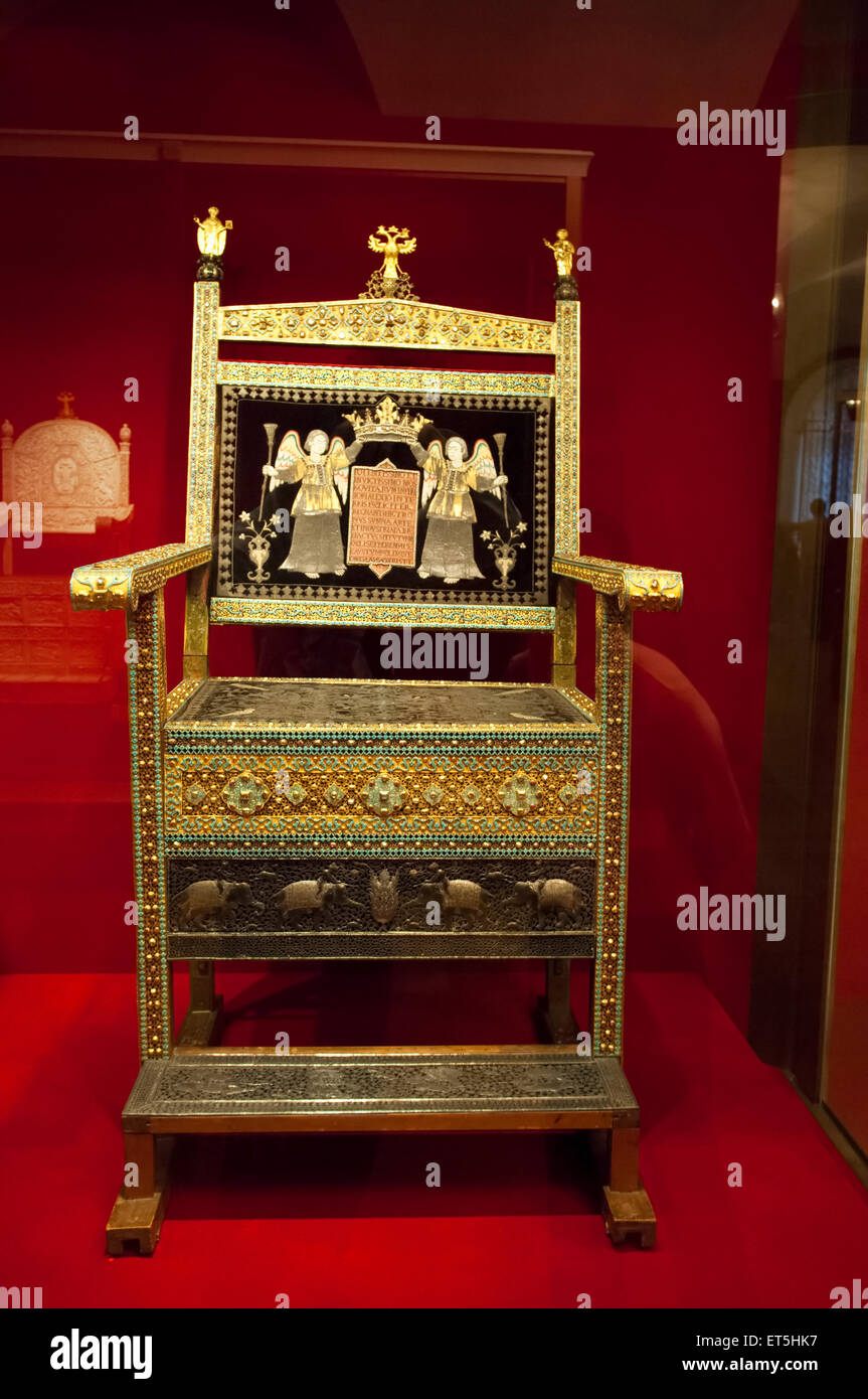 Il trono di diamante dello zar Alessio Mikhailovic in Armeria Camera del il Museo del Cremlino a Mosca, Russia Foto Stock