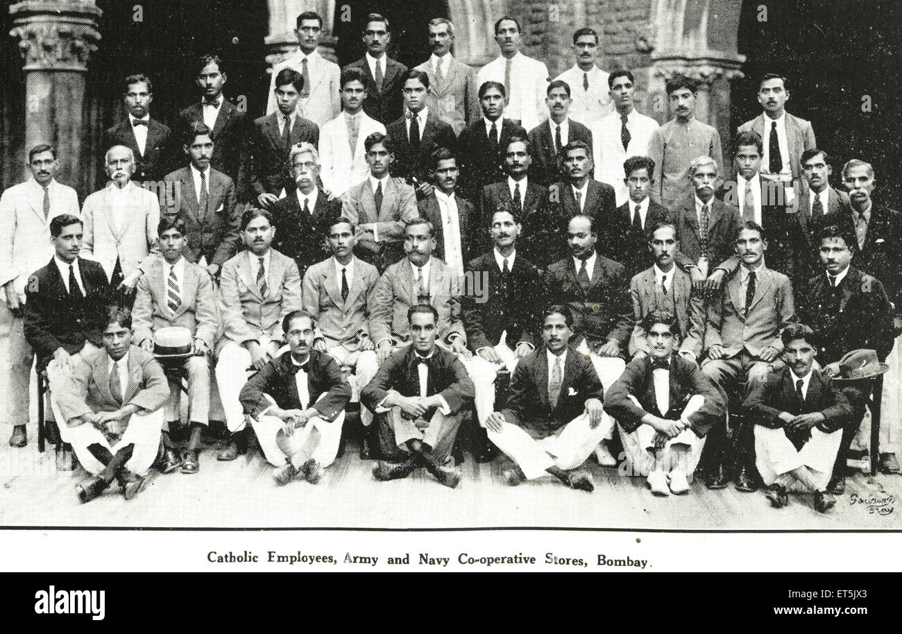 La comunità cattolica dipendenti cattolica esercito e della Marina co negozi operativa a Mumbai Bombay ; Maharashtra ; India n. MR Foto Stock