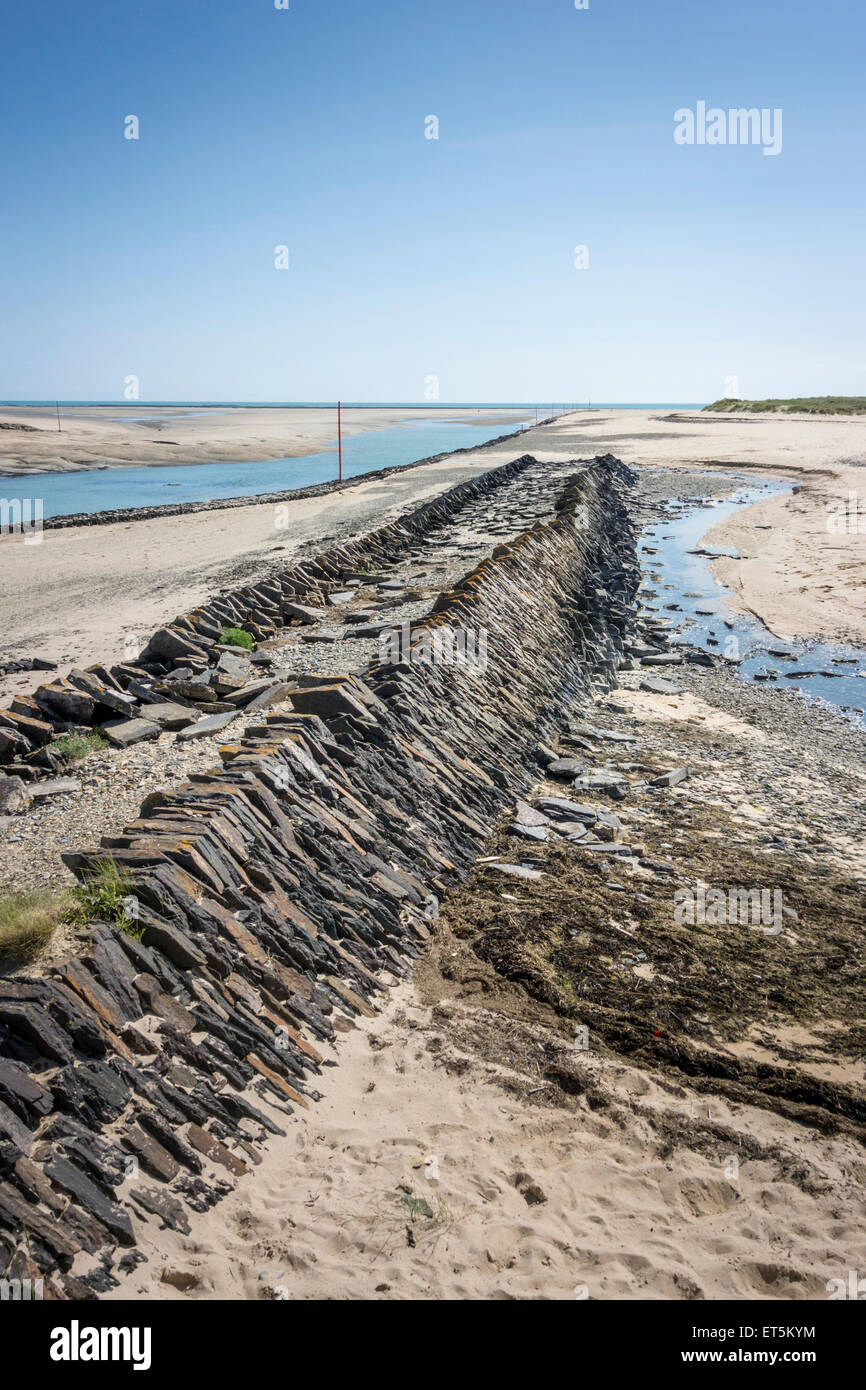 Antico in pietra di uno scalo a Portbail, Normandia, Francia Foto Stock