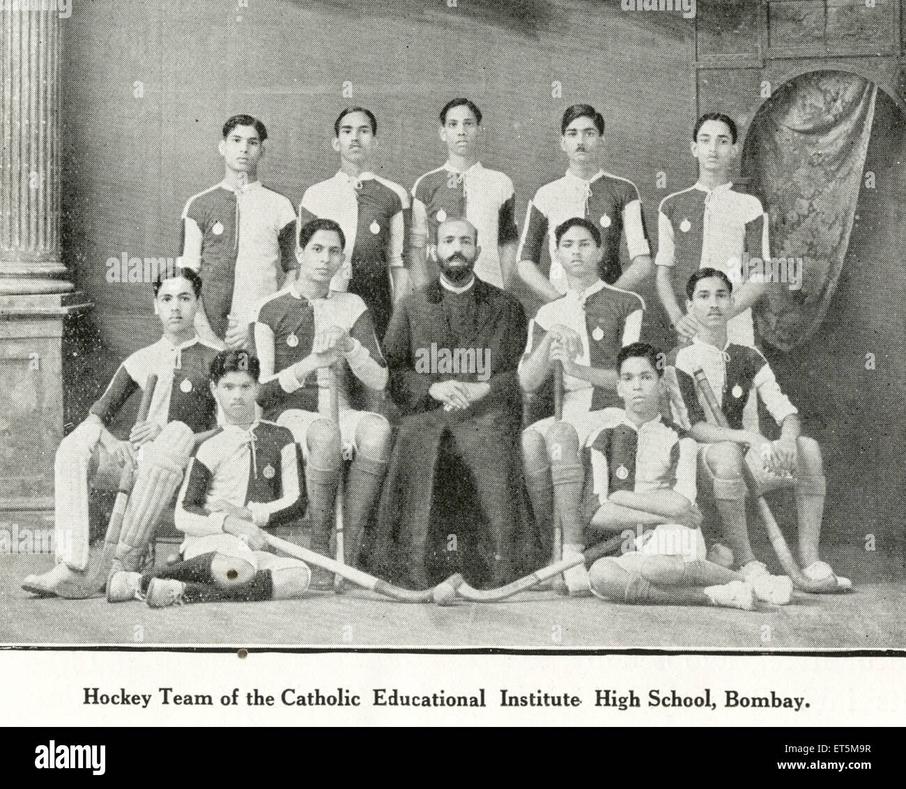 La comunità cattolica squadra di hockey della Cattolica istituto educativo di alta scuola ; Mumbai Bombay ; Maharashtra ; India n. MR Foto Stock