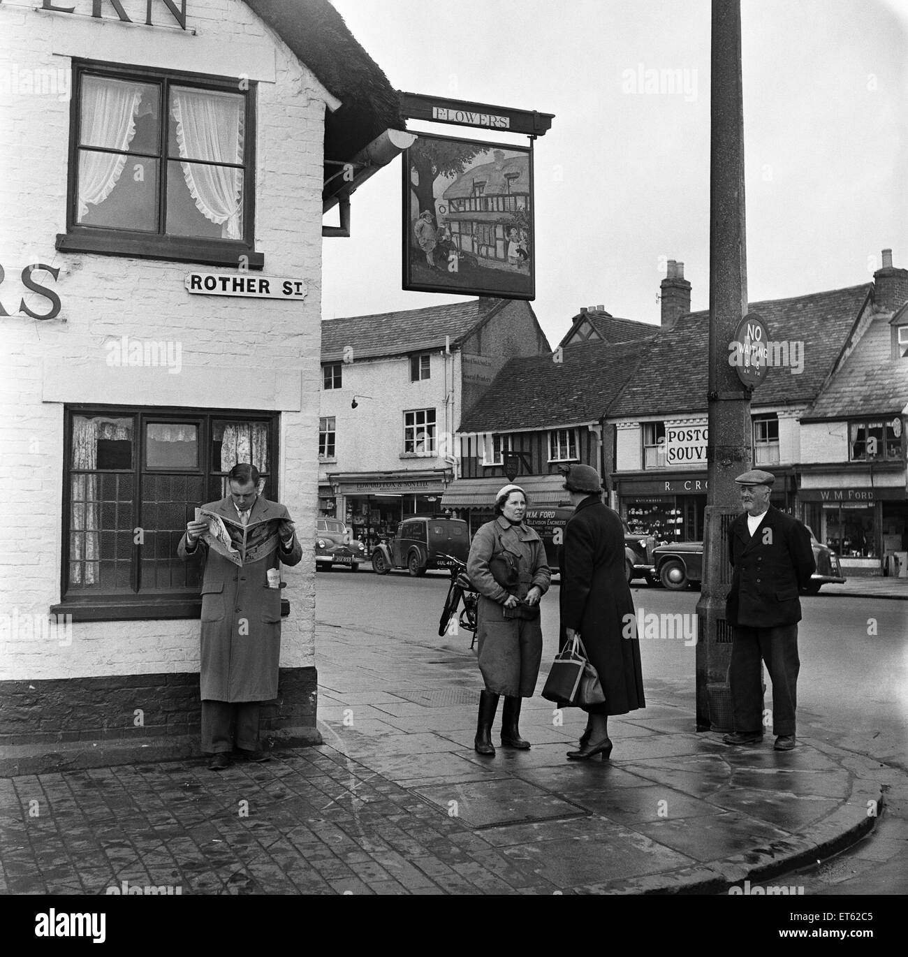 Rother Street a Stratford-upon-Avon Warwickshire. Aprile 1954. Foto Stock