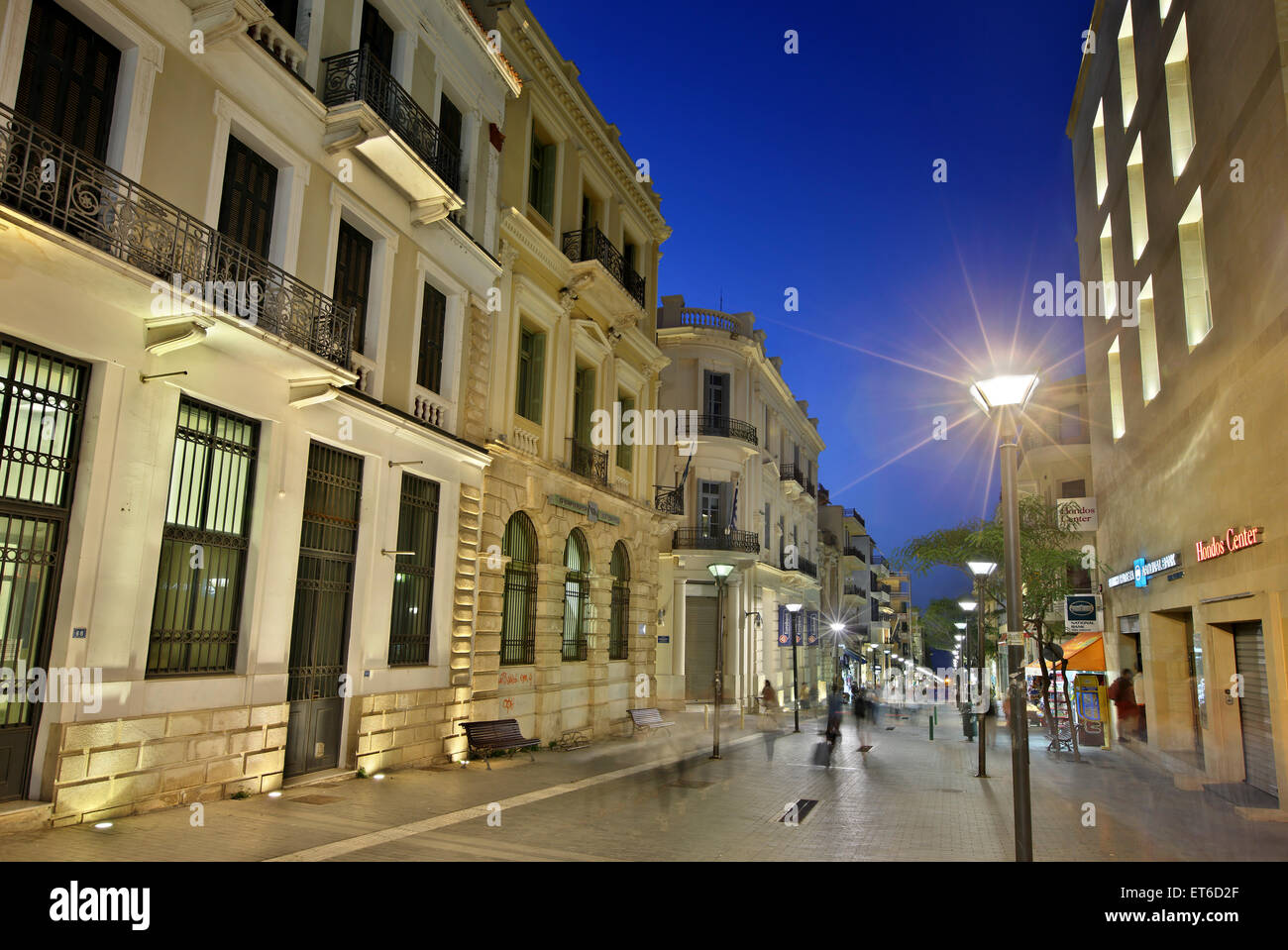 Il 25 di agosto street, il centro pedonale della città di Heraklion, Creta, Grecia. Foto Stock