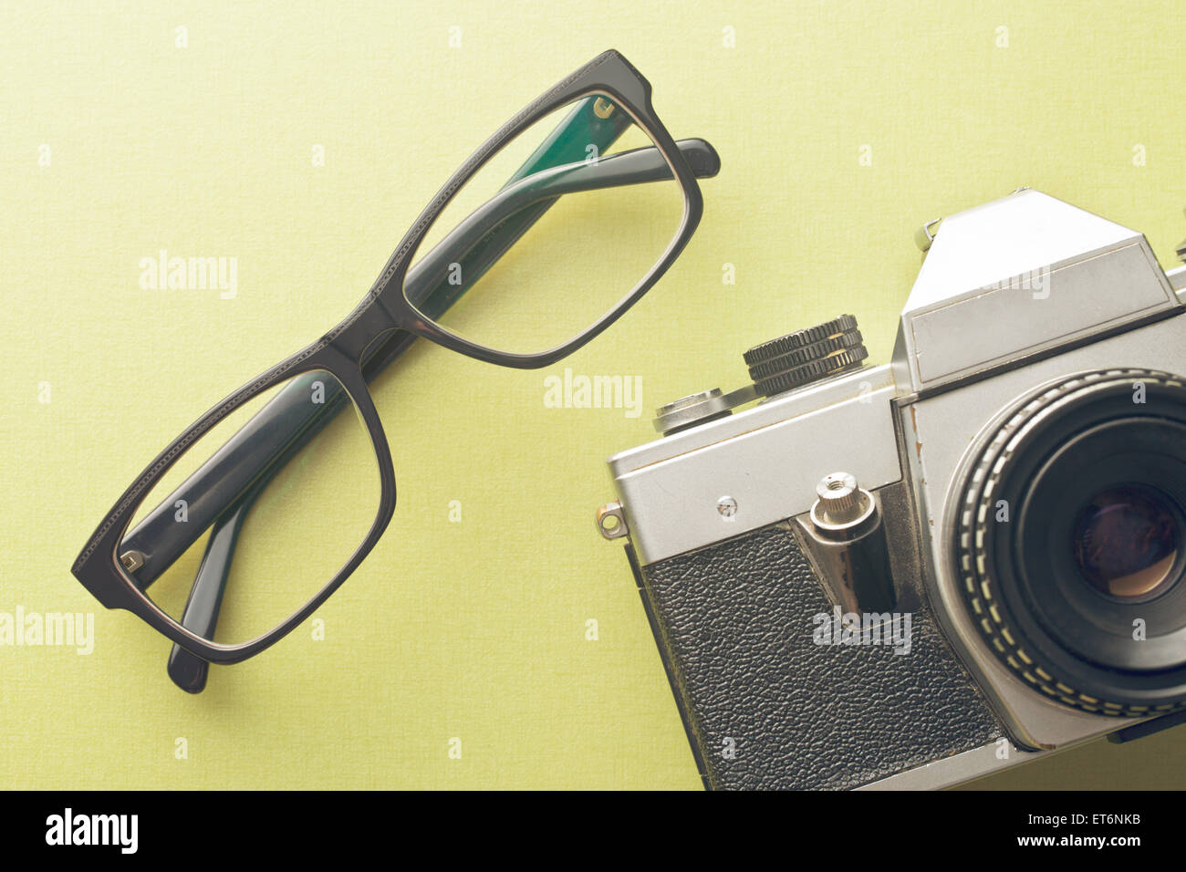 La fotocamera vintage e bicchieri Foto Stock
