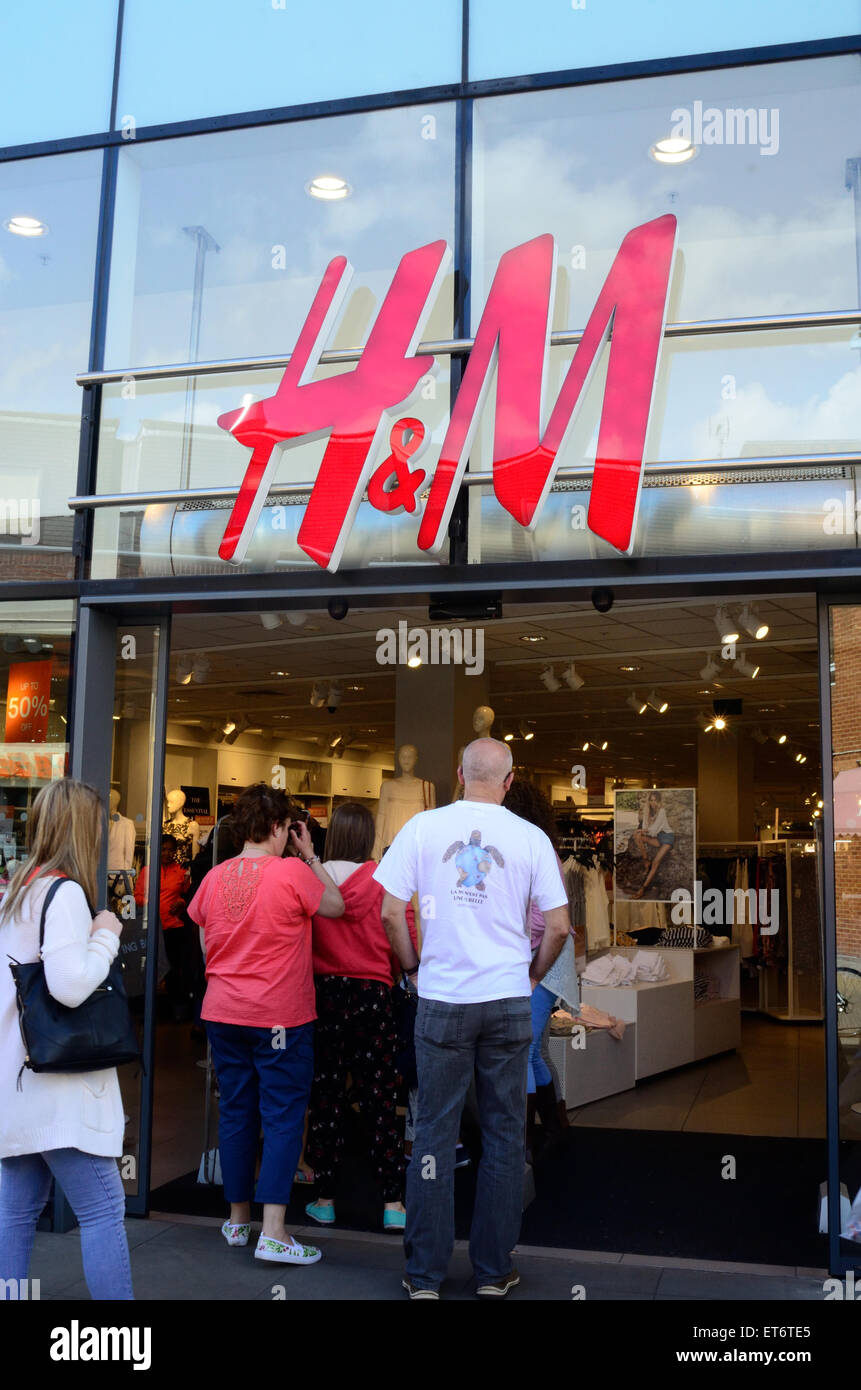 H&m shop immagini e fotografie stock ad alta risoluzione - Alamy