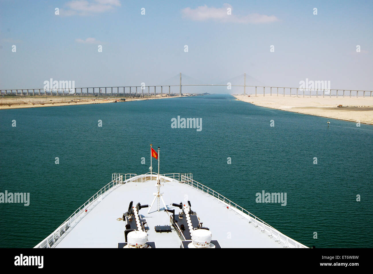 La nave di crociera passeggeri in transito attraverso il canale di Suez. Foto Stock