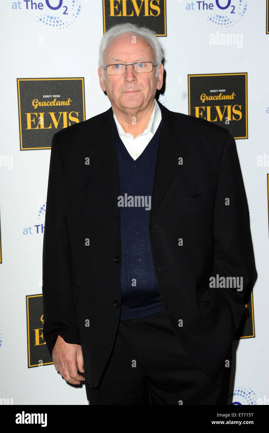 Elvis al O2 apertura notturna - Arrivi con: Pete Waterman dove: Londra, Regno Unito quando: 15 Dic 2014 Credit: WENN.com Foto Stock