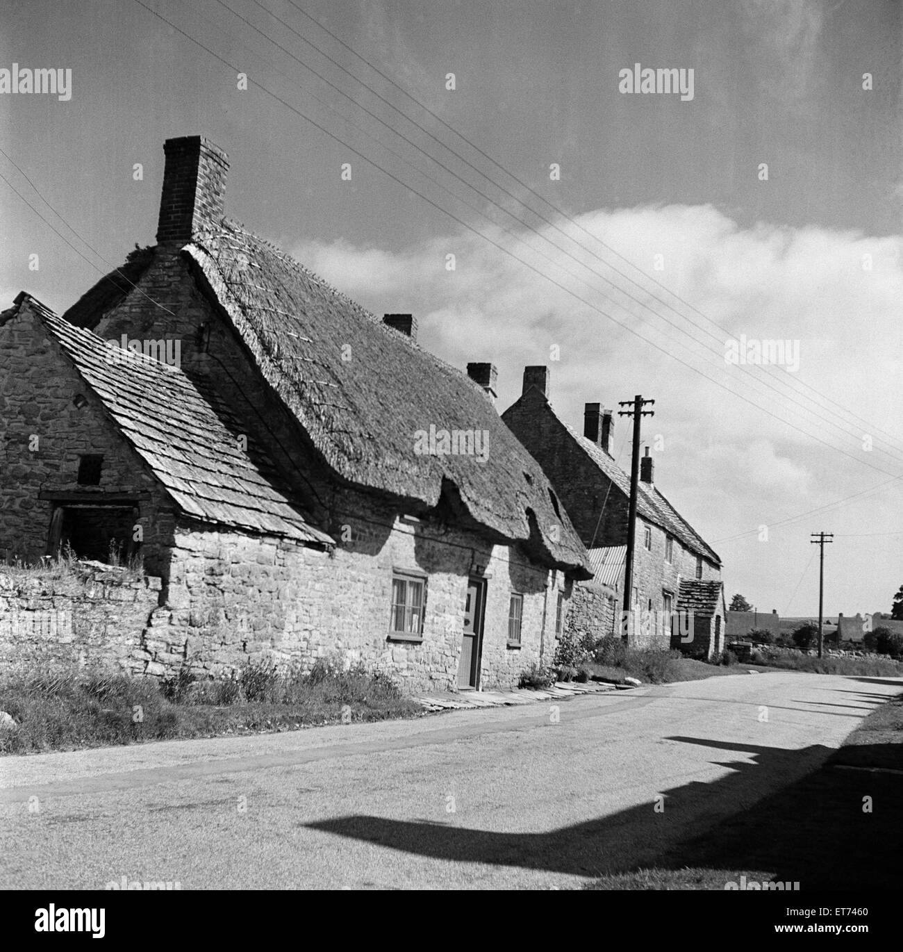 Corfe Castle village, Dorset. Circa 1952. Foto Stock