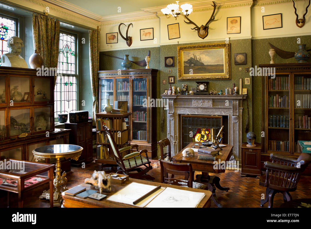 Regno Unito, Inghilterra, Derbyshire, Buxton, Museo e Galleria d'arte, Boyd Dawkins sala di visualizzazione impostata come gli scienziati studio Foto Stock