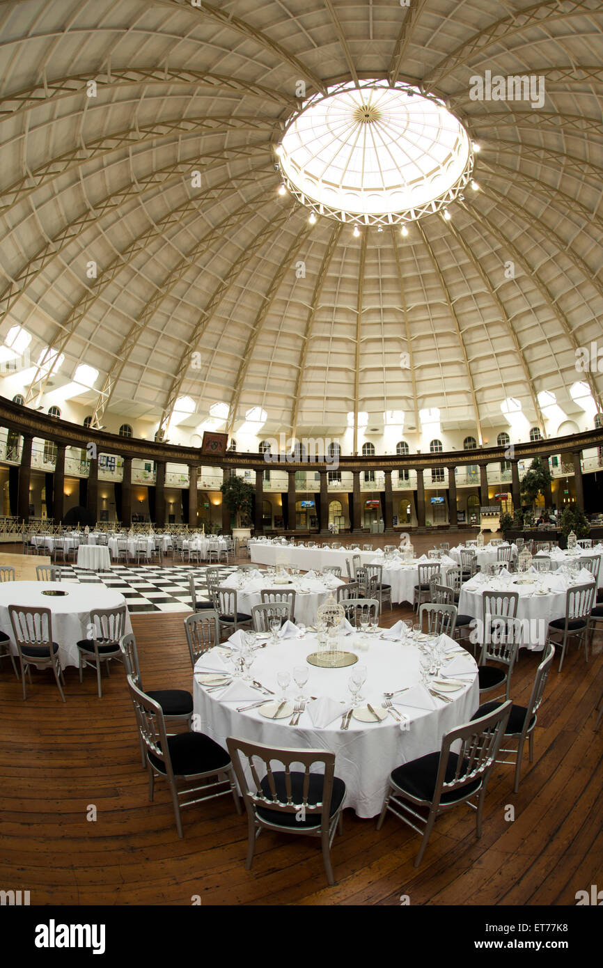 Regno Unito, Inghilterra, Derbyshire, Buxton, Università di Derby Devonshire interno a cupola Foto Stock