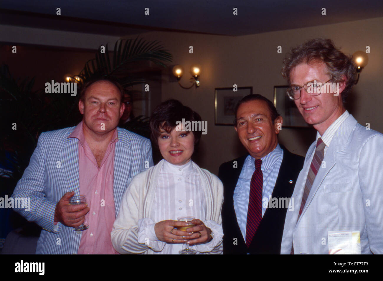 Timothy West, Prunella scale, Ed Mirvish e Bamber Gascoigne, 6 luglio 1984. Foto Stock