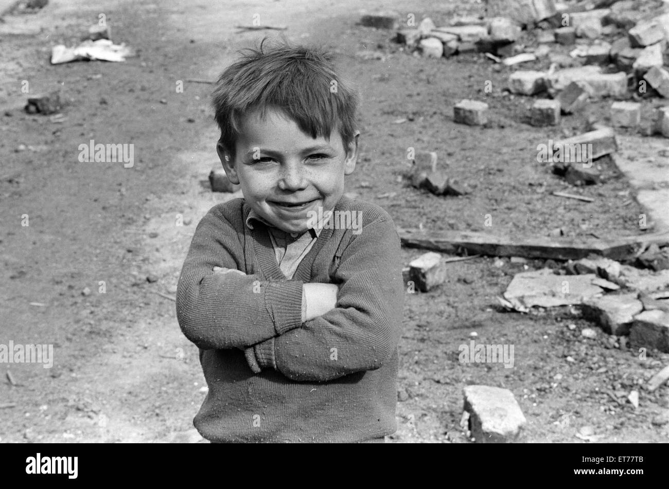 I bambini che vivono in no mans land, Belfast, Irlanda del Nord, 30 marzo 1971. Foto Stock