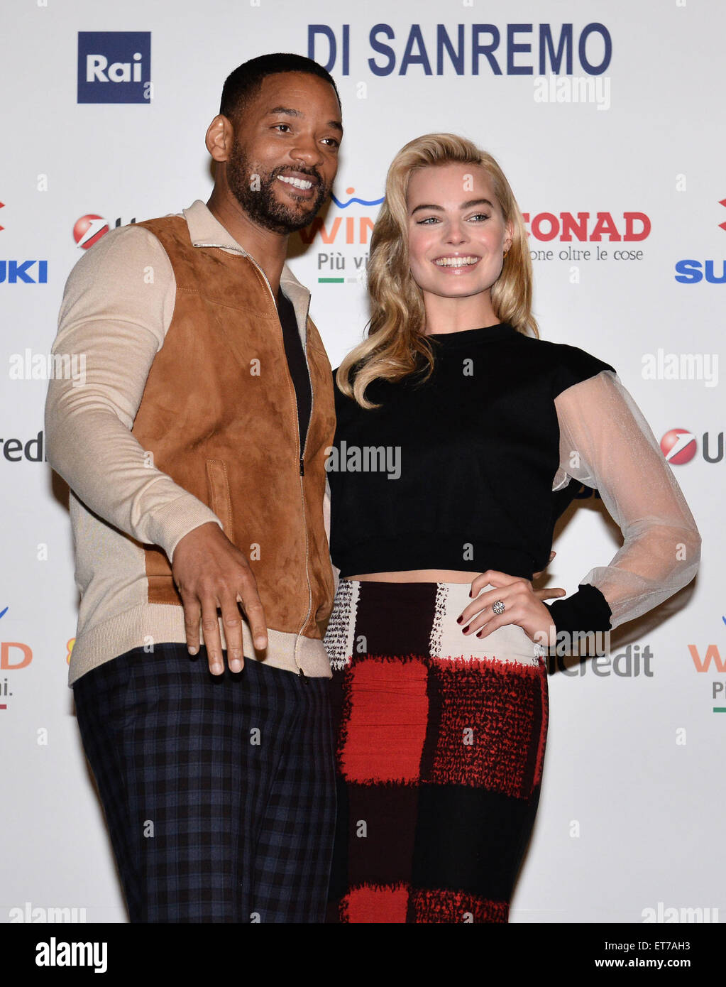 Will Smith assiste il sessantacinquesimo Festival di Sanremo per presentare il suo nuovo film 'Attenzione' dotata di: Will Smith, Margot Robbie dove: Sanremo, Italia Quando: 14 Feb 2015 Credit: IPA/WENN.com * * disponibile solo per la pubblicazione in UK, USA, Germania, Austria, Svizzera** Foto Stock