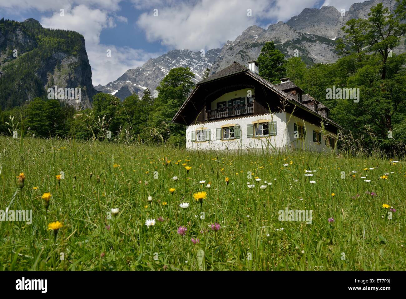 Colonica nella parte anteriore della parete est del Watzmann, St. Bartholomä, Alta Baviera, Baviera, Germania Foto Stock