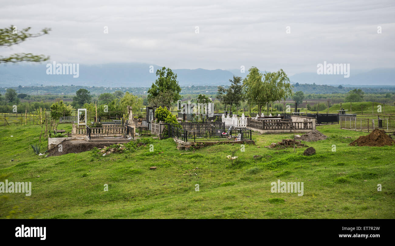 Piccolo cimitero nella regione di Imereti in Georgia Foto Stock
