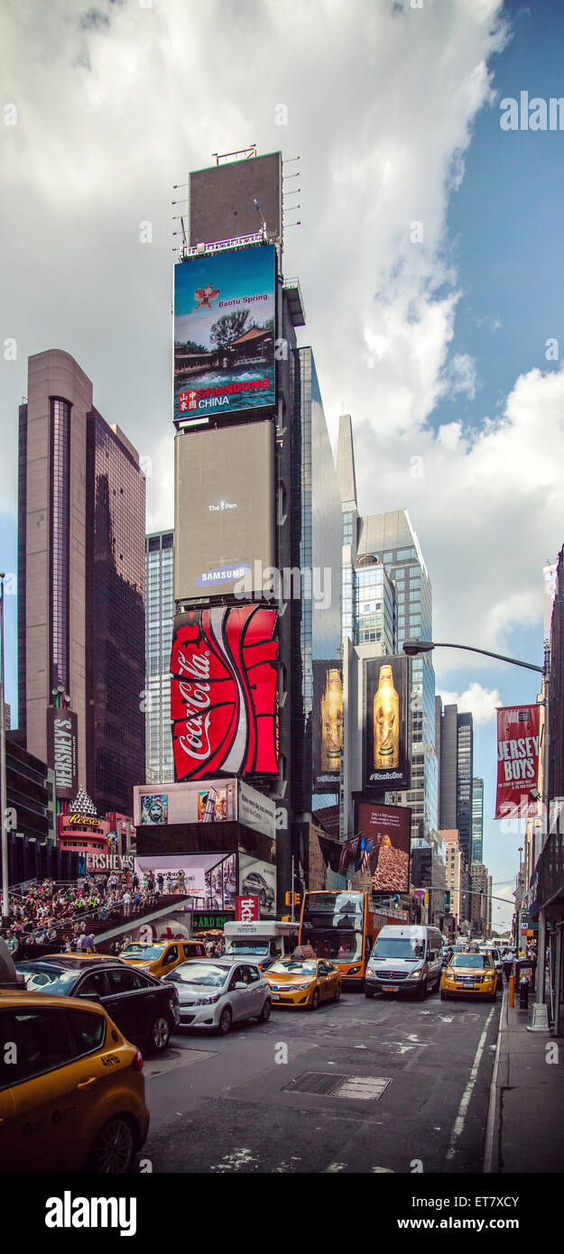 Affissioni e Pubblicità su Times Square Manhattan, New York City Foto Stock