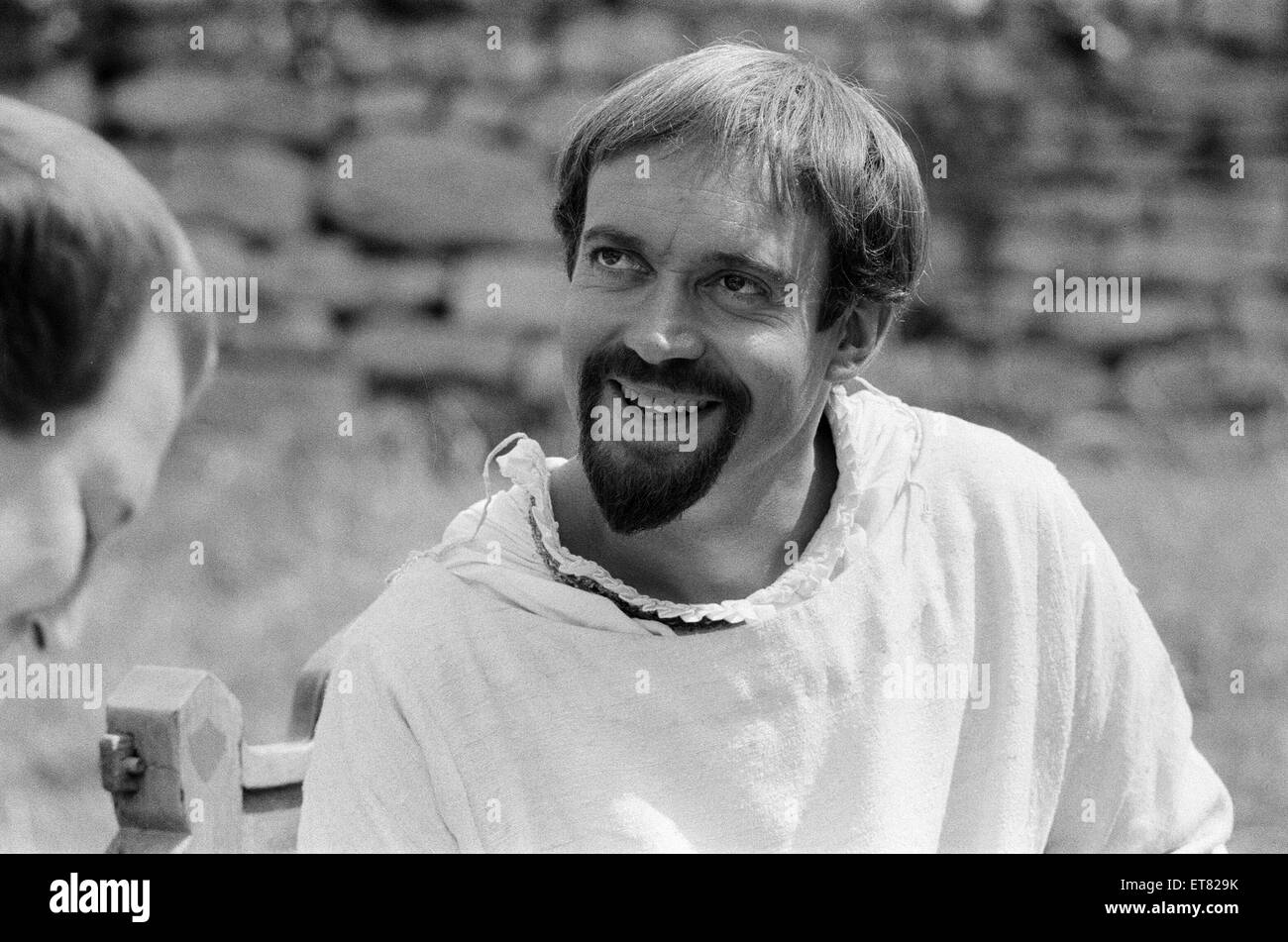 Robin di Sherwood, programma HTV starring Nickolas grazia come lo sceriffo di Nottingham, Robert de Rainault. Nella foto sul set in 'Sherwood foresta'. Il 6 agosto 1983. Foto Stock