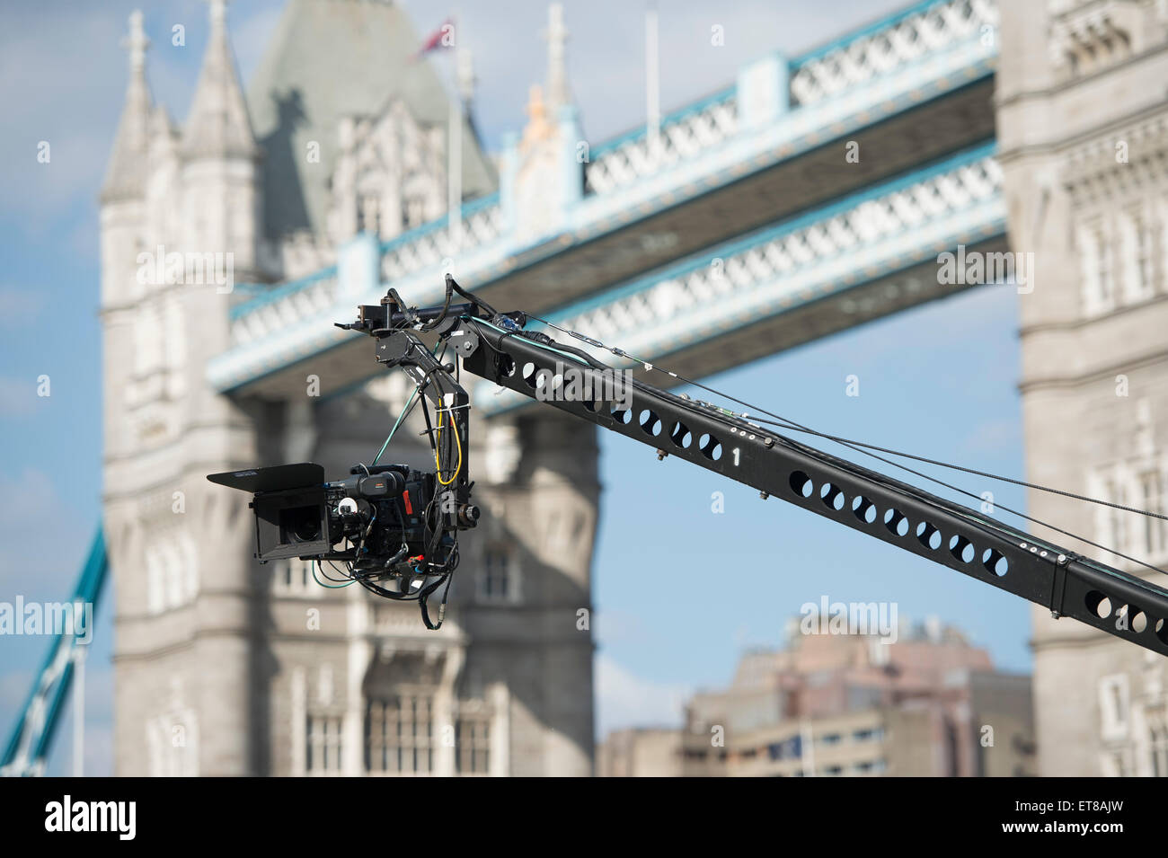 Jib Televisione Fotocamera nella parte anteriore del Ponte della Torre di Londra Foto Stock