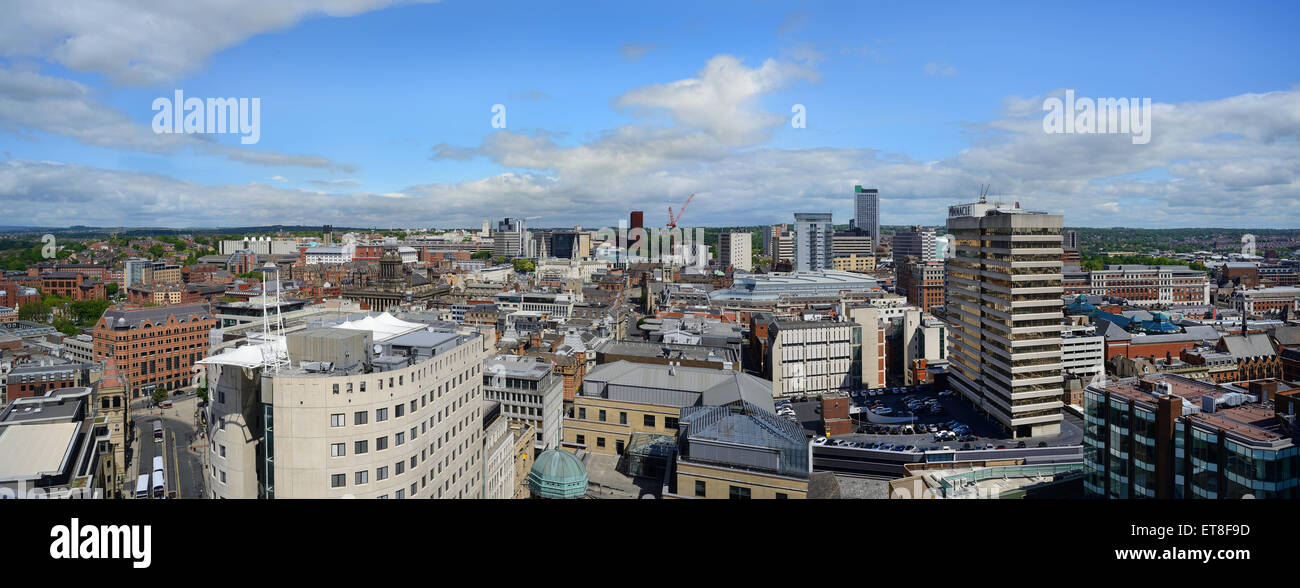 Leeds City skyline panoramico che mostra il municipio, l'università e la sala civica,Yorkshire Regno Unito Foto Stock