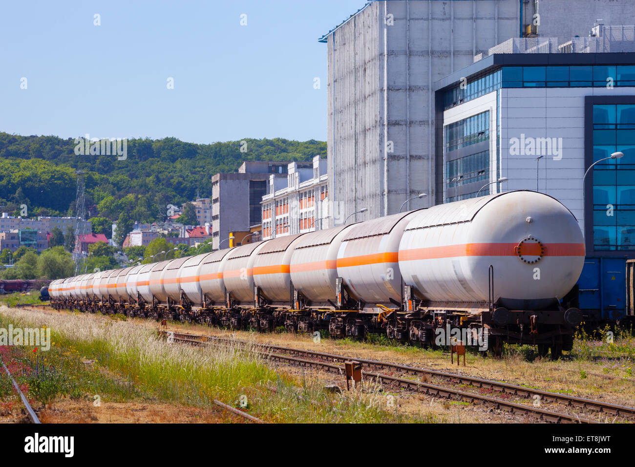 Molti dei serbatoi di olio combustibile e il trasporto per ferrovia. Foto Stock