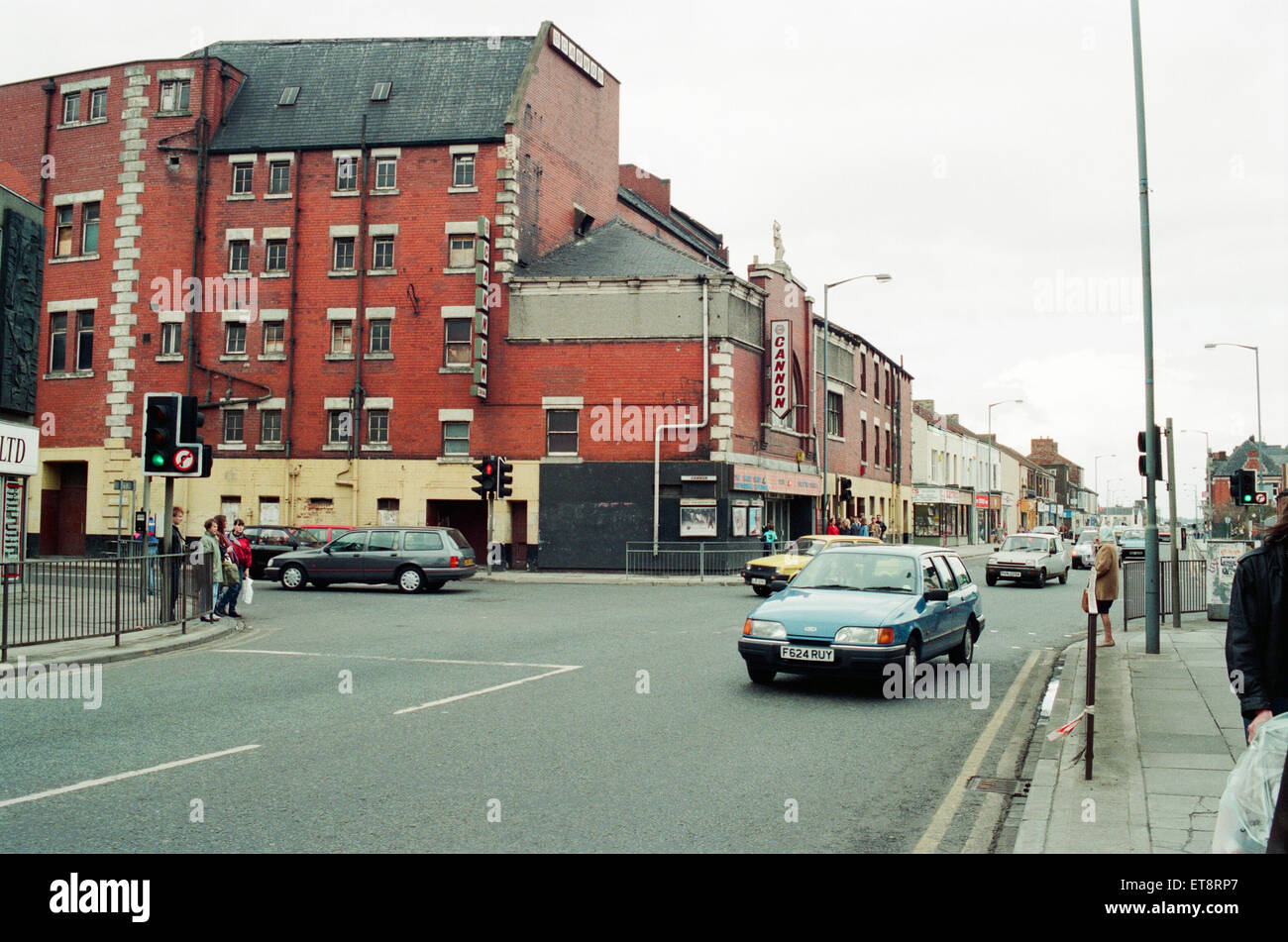 Cannon cinema e negozi lungo il Prince Regent Street, Stockton, grazie per essere demolita, raffigurato il 6 aprile 1993. Foto Stock