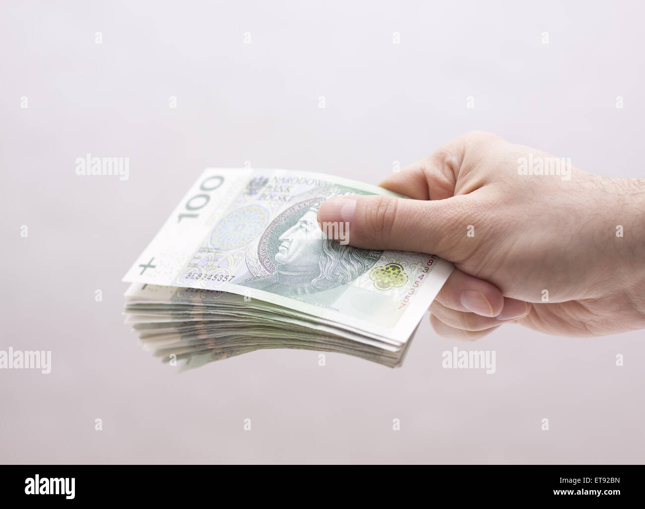 Il polacco soldi in mano Foto Stock