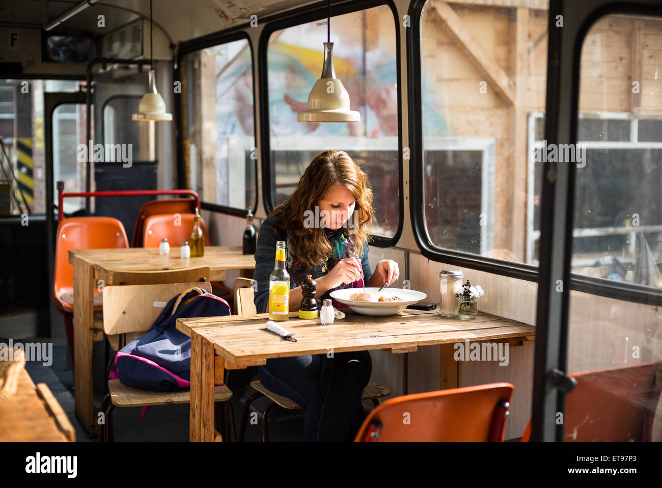 Berlino, Germania, Cafe usher in Berlin Weding Foto Stock