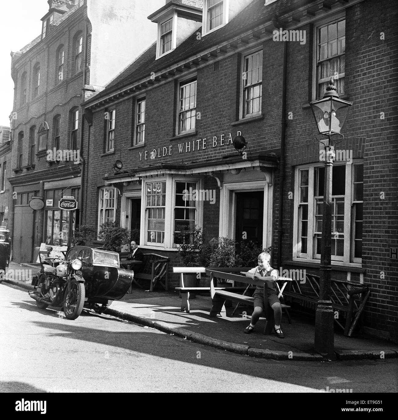 Scene in Hampstead, Londra Nord. Il 24 settembre 1954. Foto Stock