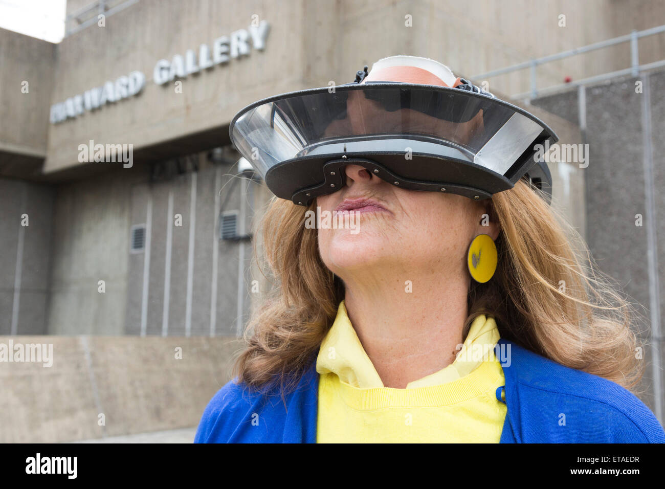 Londra, Regno Unito. Il 9 giugno 2015. Nella foto: Capovolto occhiali, 1994/2009. La prima grande indagine dell'artista belga Carsten Hoeller apre presso la Hayward Gallery. Carsten Hoeller: decisione esplora la percezione e il processo decisionale e la Hayward Gallery è trasformato in una piattaforma - parte di laboratorio, parte parco giochi - esclusivamente dedicata alla esperienza umana. Foto Stock