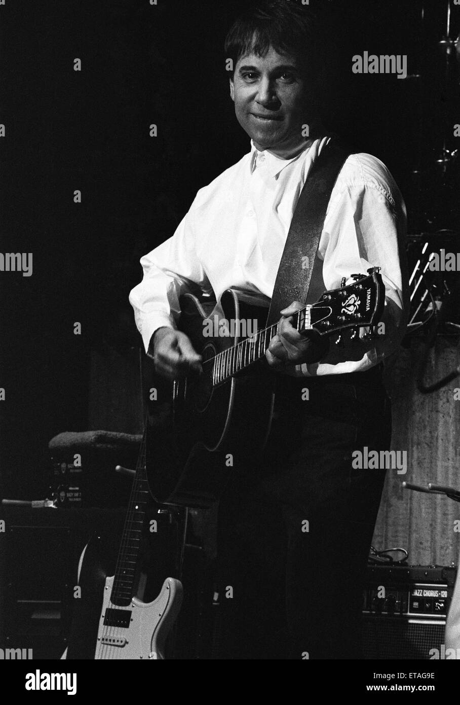 Paul Simon visto qui esibirsi sul palco della Royal Albert Hall durante il suo Graceland's tour. Il 7 aprile 1987 Foto Stock