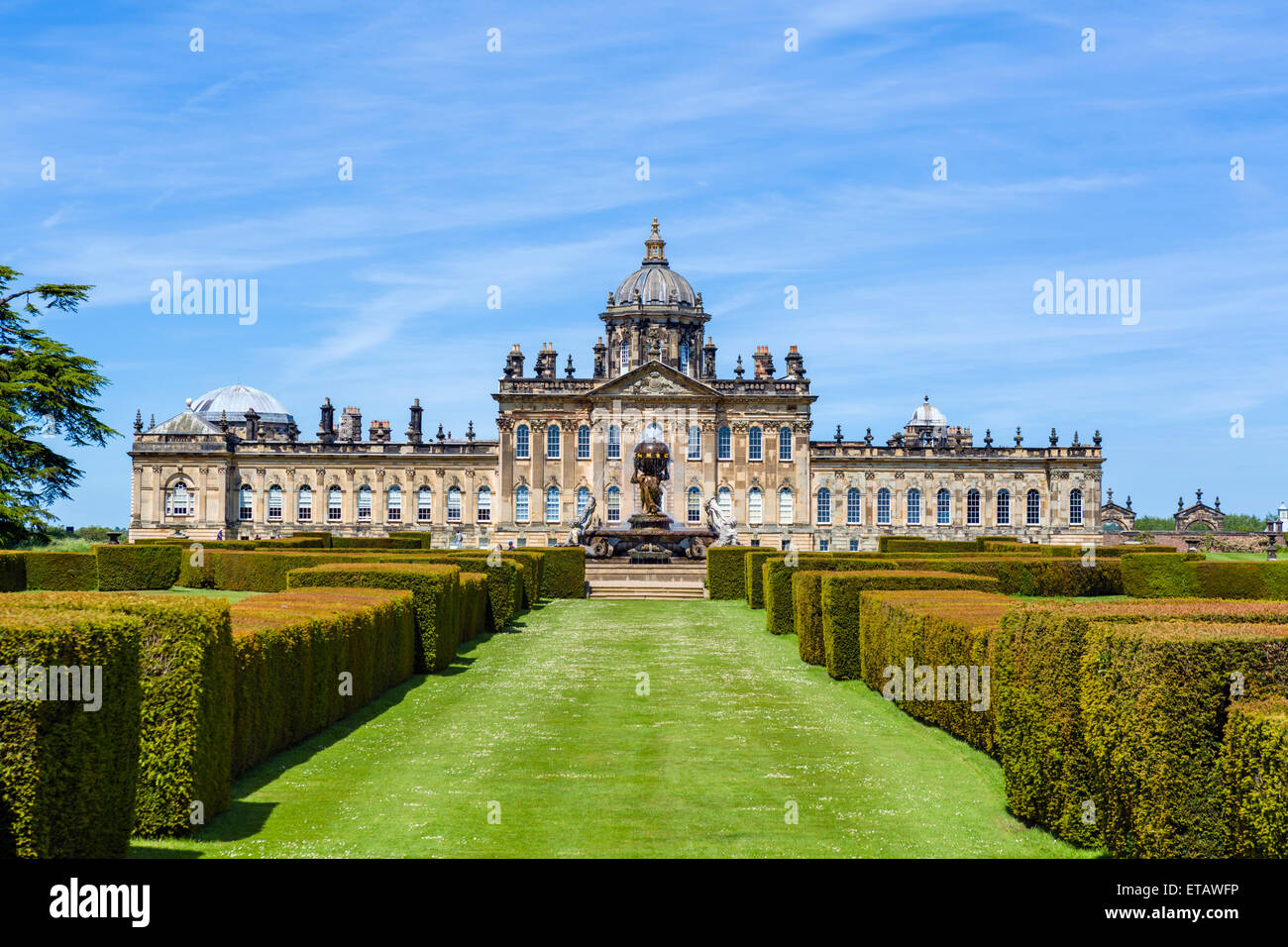 La facciata meridionale di Castle Howard, vicino a York, North Yorkshire, Inghilterra, Regno Unito Foto Stock