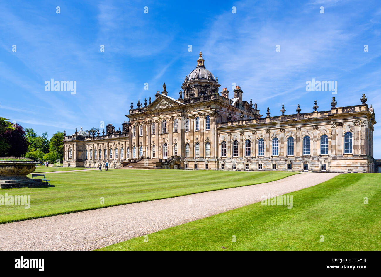 La facciata meridionale di Castle Howard, vicino a York, North Yorkshire, Inghilterra, Regno Unito Foto Stock