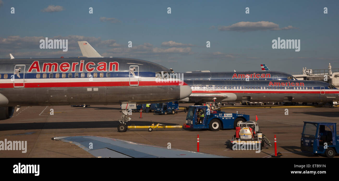 Dallas/Aeroporto Internazionale Fort Worth, Texas - American Airlines getti a DFW. L'aeroporto è americano più grande del mozzo. Foto Stock
