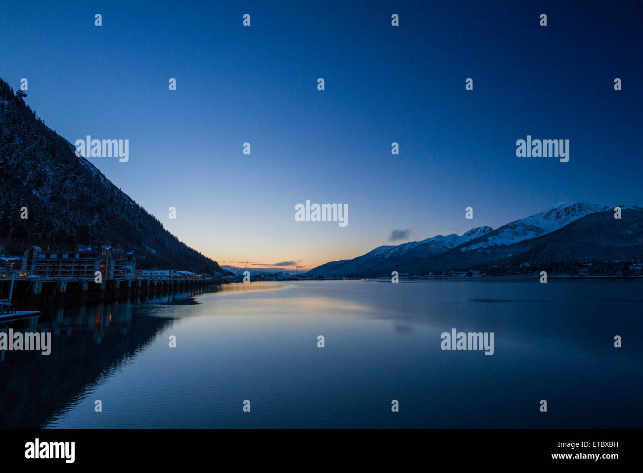 Juneau, Isola di Douglas e il canale Gastineau all'alba, Alaska Foto Stock