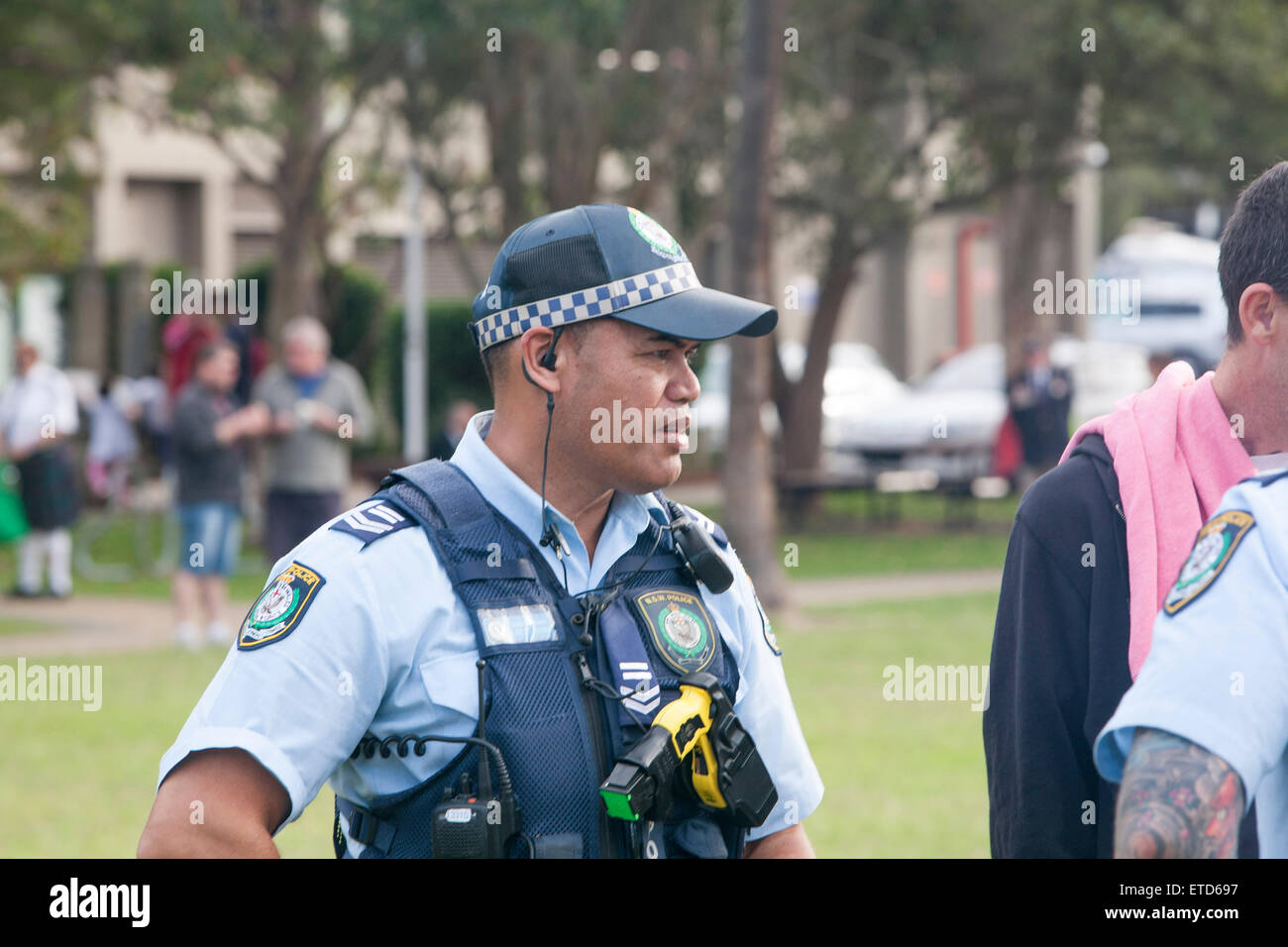 Sydney, Australia. Xiii Giugno, 2015. Decimo Anno di Avalon Beach tatuaggio militare per la difesa australiana forze e il volontariato locale i gruppi della comunità. I rappresentanti della scuola locale di bande, rurale del New South Wales vigili del fuoco,polizia,Stato servizi di emergenza SES, personale in pensione e stallholders erano presenti a questo evento a Sydney le spiagge del nord. Foto Stock