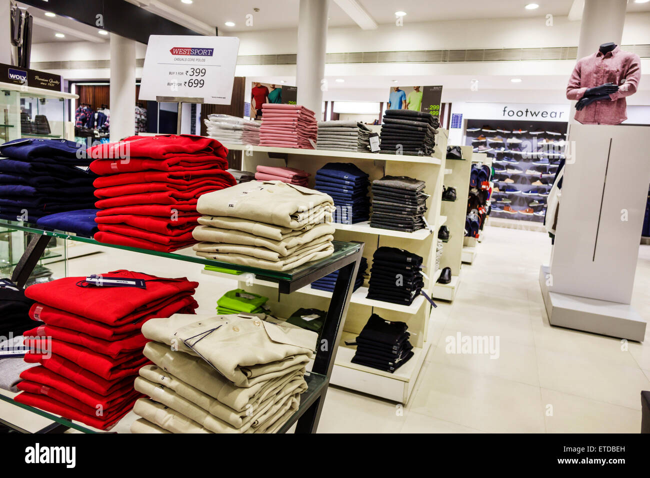 Mumbai India, Fort Mumbai, Mantralaya, Mahatma Gandhi Road, Westside, grandi magazzini, interni, shopping shopper negozi negozi mercati di mercato Foto Stock