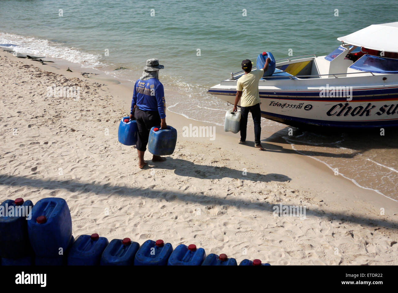 Il rifornimento di carburante il motoscafo sulla spiaggia di Pattaya Thailandia Foto Stock