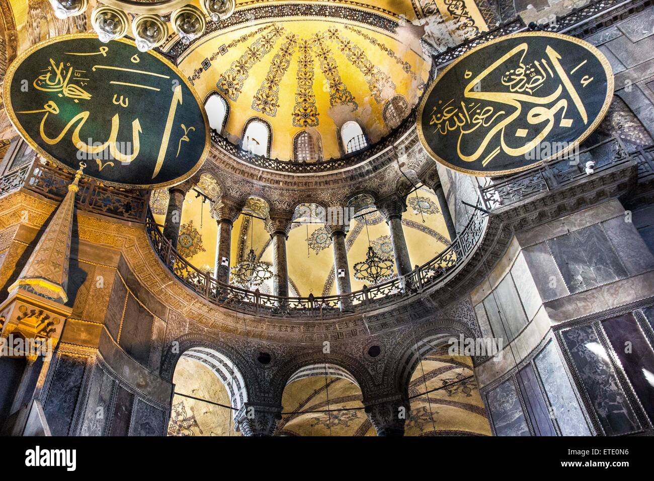 Hagia Sophia è un ex Greci Ortodossi basilica patriarcale, più tardi una moschea imperiale, e ora un museo ad Istanbul in Turchia. Foto Stock