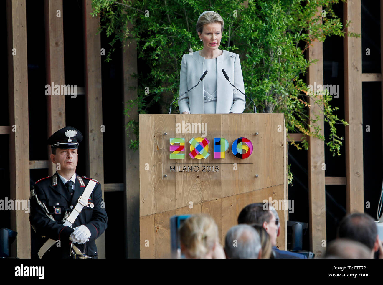 Milano, Italia. 12 Giugno, 2015. Regina Mathilde del Belgio affronta la cerimonia di apertura del Belgio Giornata Nazionale a Expo Milano 2015 in Italia, a Milano, il 12 giugno 2015. Venerdì è stato il Belgio Giornata Nazionale a Expo Milano 2015. © Zhou Lei/Xinhua/Alamy Live News Foto Stock