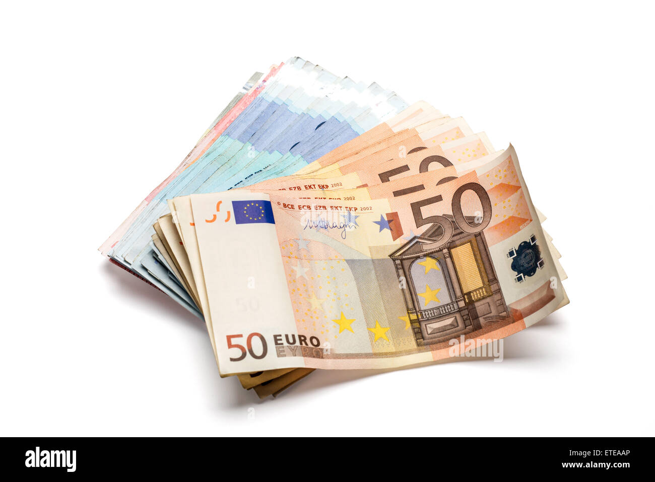 Mazzetto di banconote in euro di diverse confessioni. Isolato su bianco Foto Stock