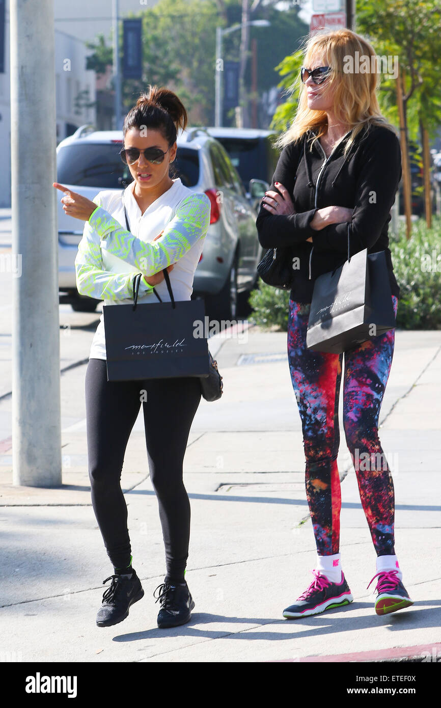 Eva Longoria e Melanie Griffith pranzare insieme a Grasias Mardre su Melrsose dopo lo shopping insieme a Maxfields dotate: Eva Longoria, Melanie Griffith dove: Los Angeles, California, Stati Uniti quando: 03 Feb 2015 Credit: WENN.com Foto Stock