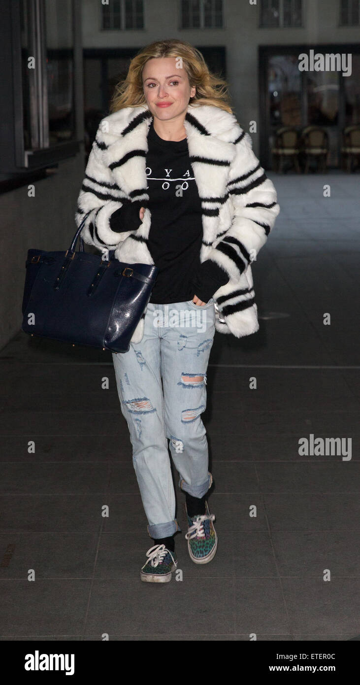 Fearne Cotton arrivando alla BBC in Portland Place per ospitare Live Lounge su Radio 1 dotata di: Fearne Cotton dove: Londra, Regno Unito quando: 06 Feb 2015 Credit: Mario Mitsis/WENN.com Foto Stock